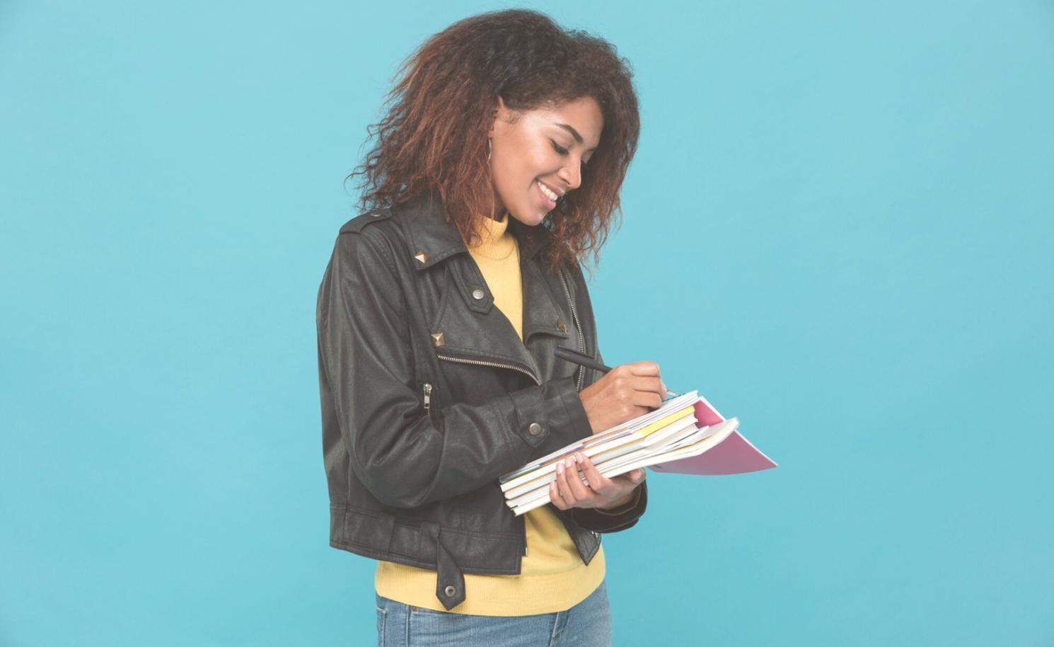 Profesional trabajando en estrategias financieras
